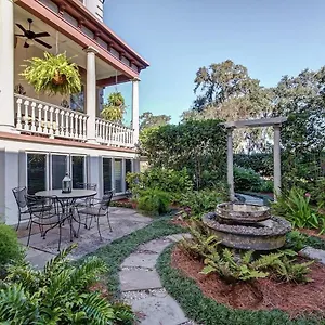 Apartment At Historic Award Winning Mansion